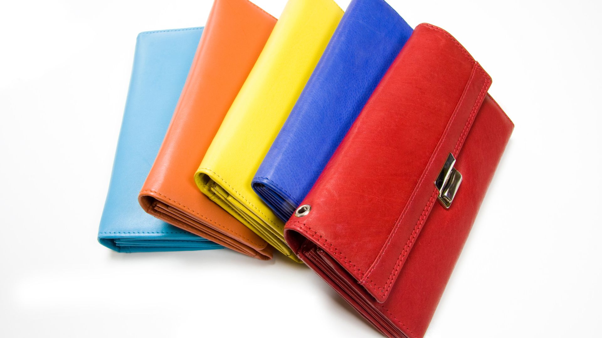 portfele w różnych kolorach